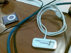 Dock & iPod Shuffle Violet 1 GB